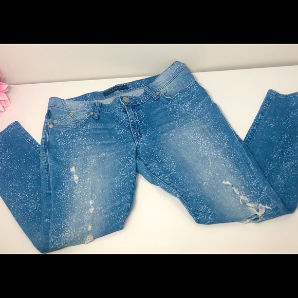 Rock & Republic distress jeans size 10. (B1) - Picture 6 of 13